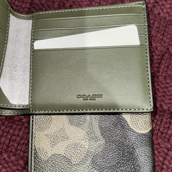 Men’s Or Women’s Coach Tri-fold wallet with Smaller ID/Passport holder inside! - Picture 12 of 17